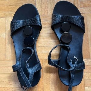 Hush Puppies Black Strap Sandals in Size 8M